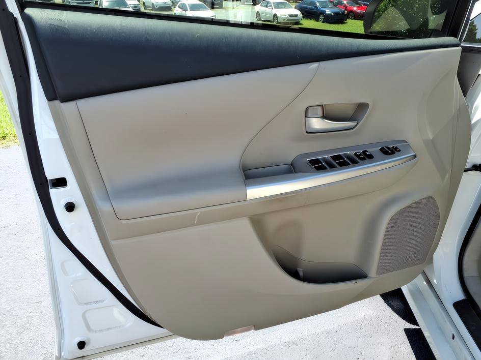 Used 2012 Blizzard Pearl Toyota Five image 15