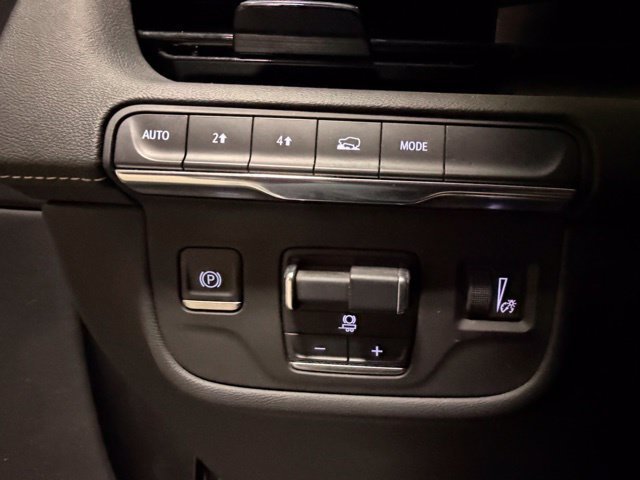 Used 2022 White Cadillac Sport image 21