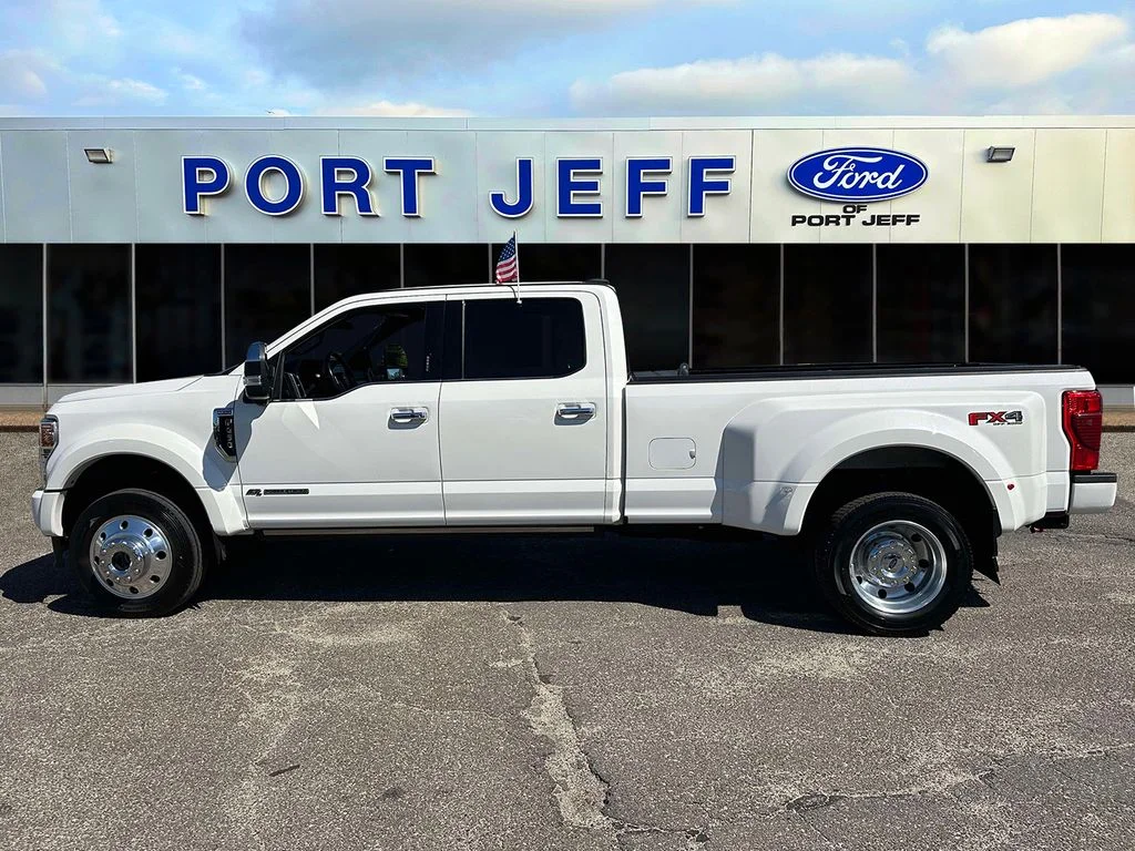 Used 2022 Star White Metallic Tri-Coat Ford Platinum image 9