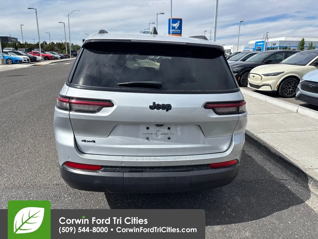 Used 2024 Silver Zynith Jeep Altitude image 11