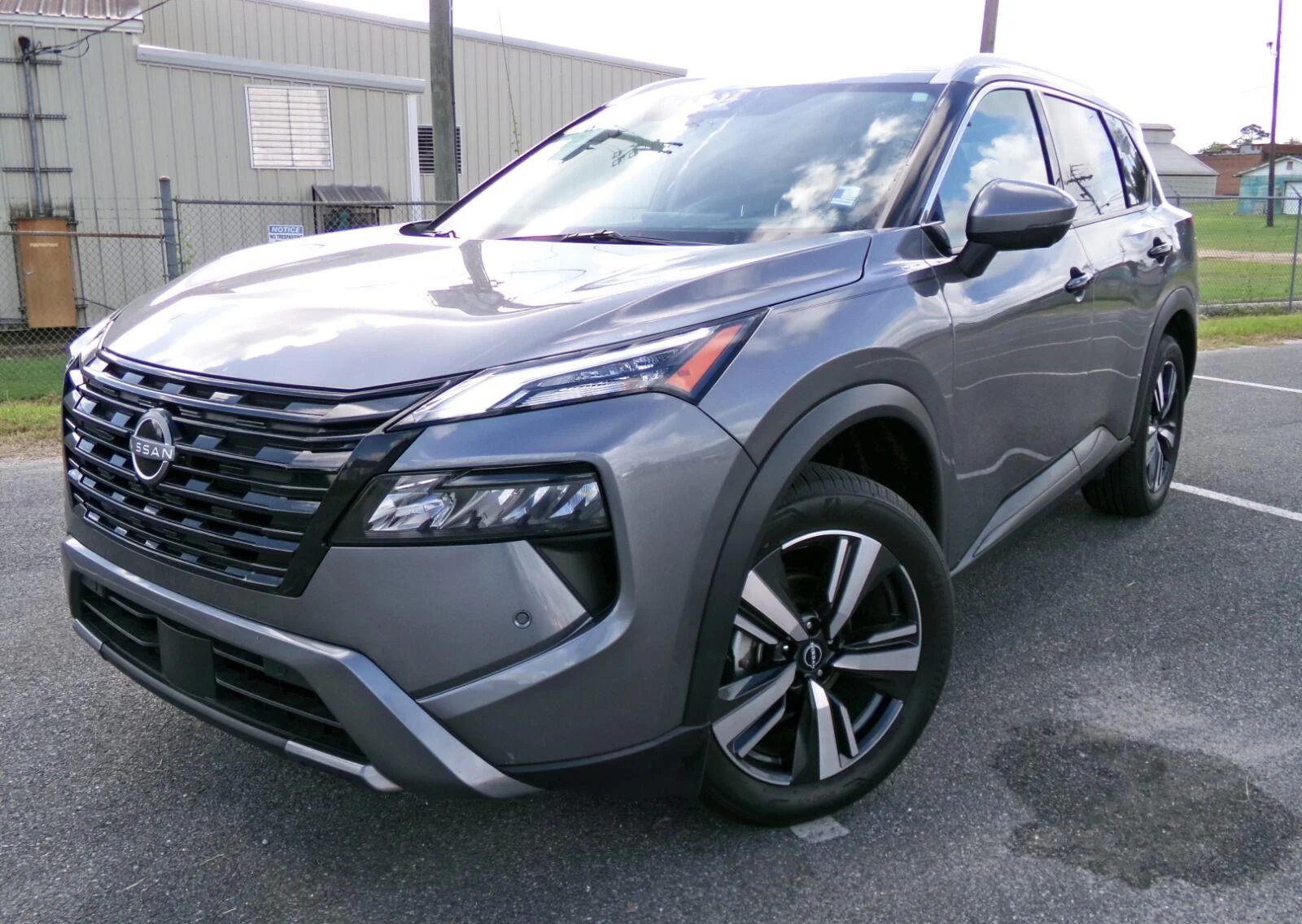 Used 2025 Gun Metallic Nissan SL image 1
