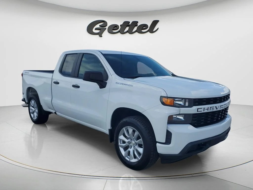 Used 2019 SUMMIT WHITE Chevrolet Custom image 3
