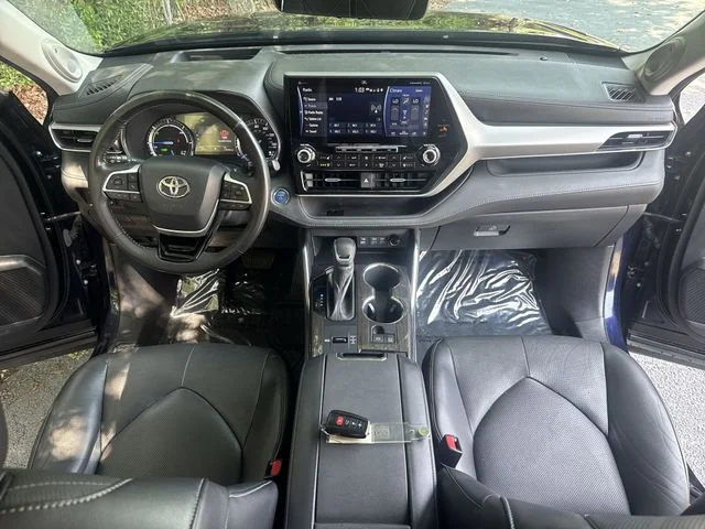 Used 2022  Toyota Platinum image 9