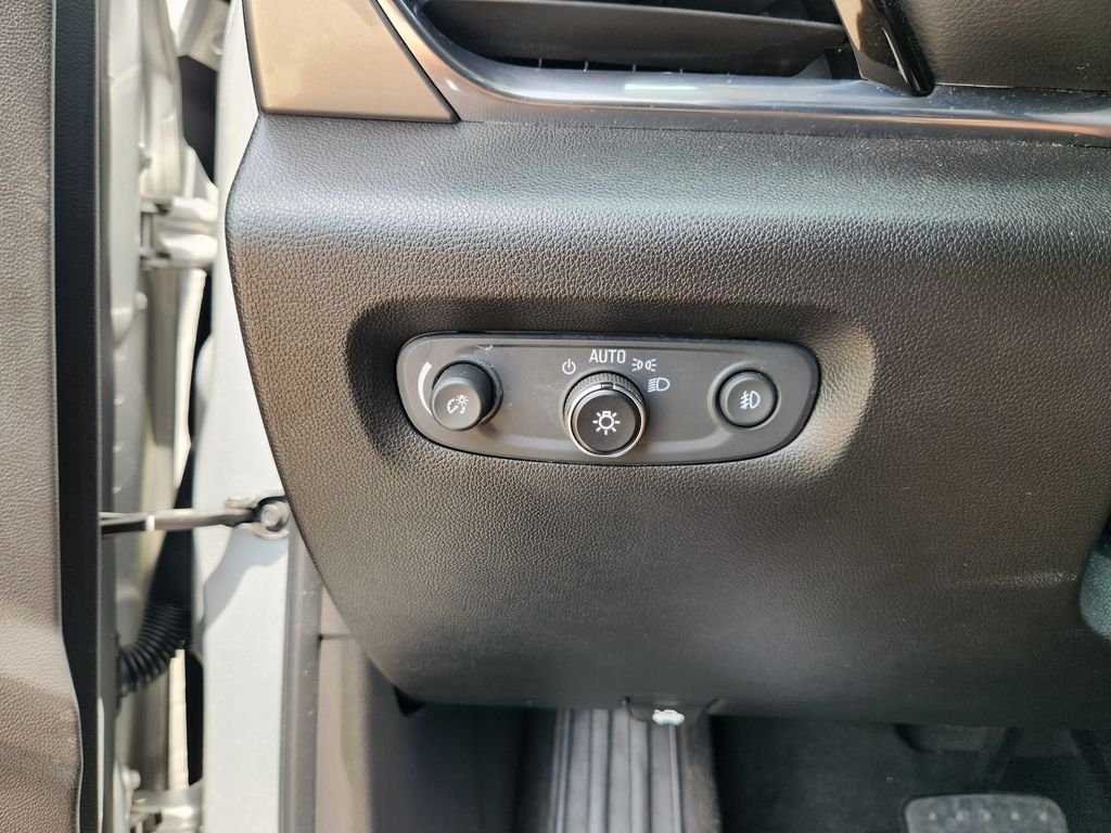 Used 2019 Silver Ice Metallic Chevrolet LT Cloth image 21