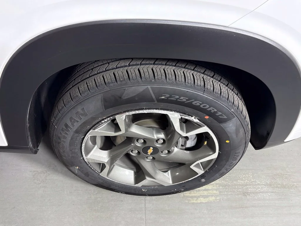 Used 2025 White Chevrolet LT image 14