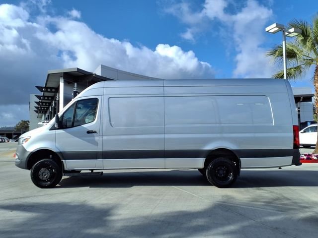 Used 2024 Silver Mercedes-Benz Cargo 170 WB image 22
