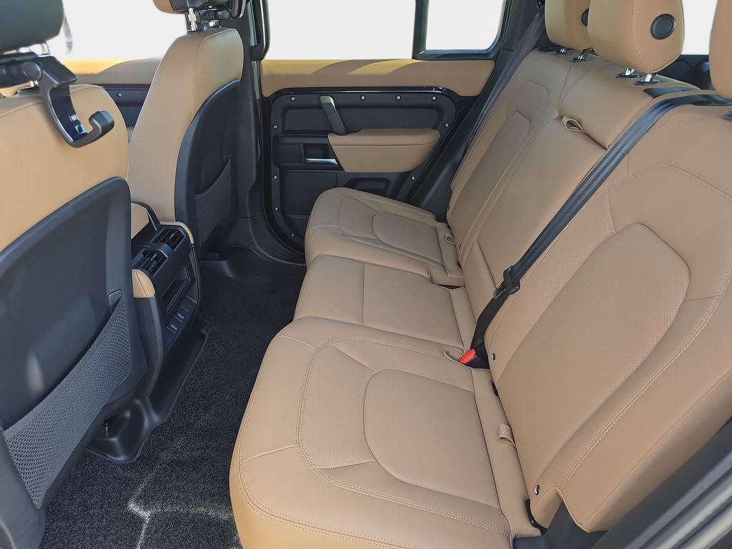 New 2026 Santorini Black LAND ROVER X-Dynamic SE image 14
