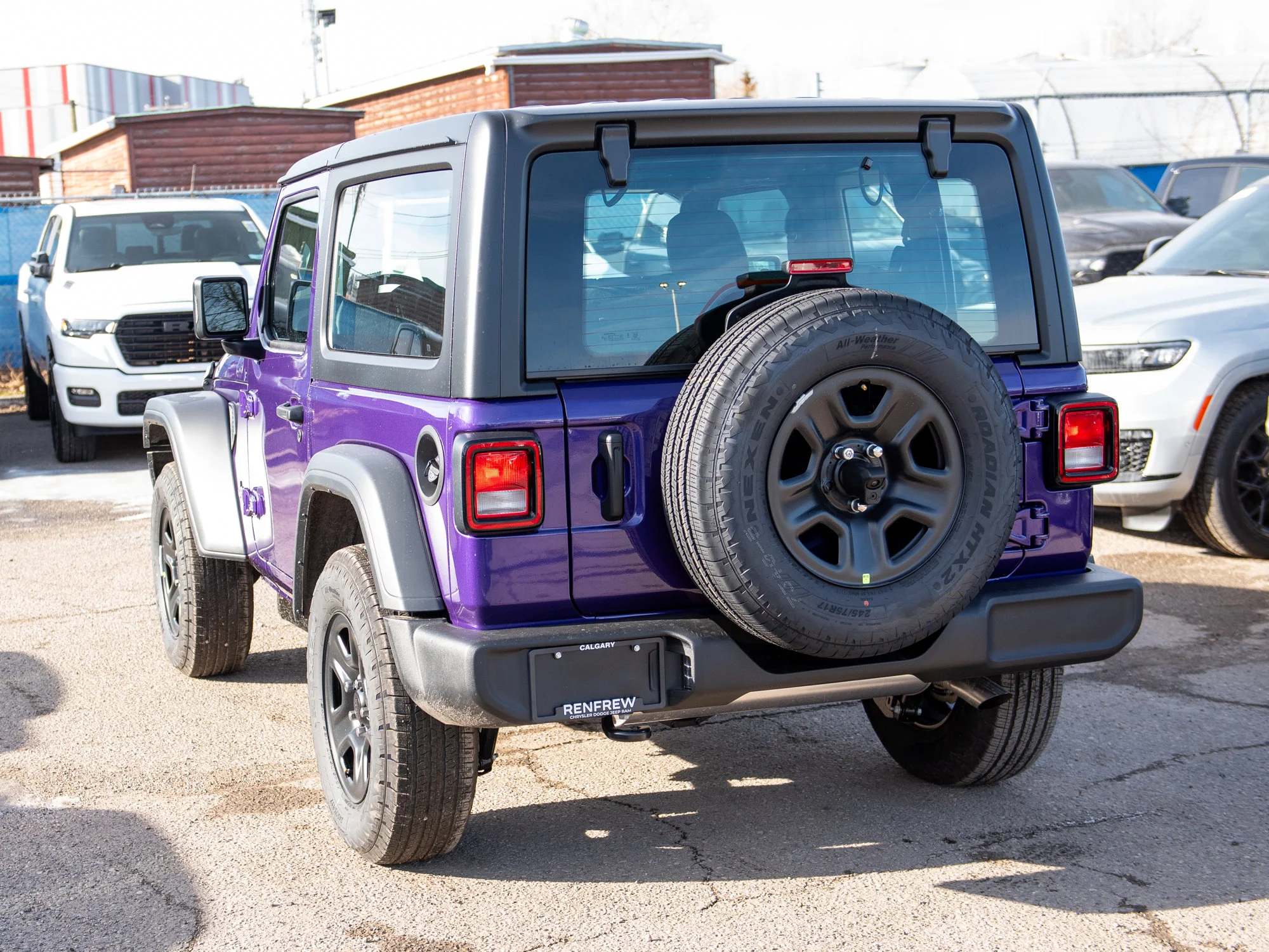New 2026 reign Jeep Sport* image 3
