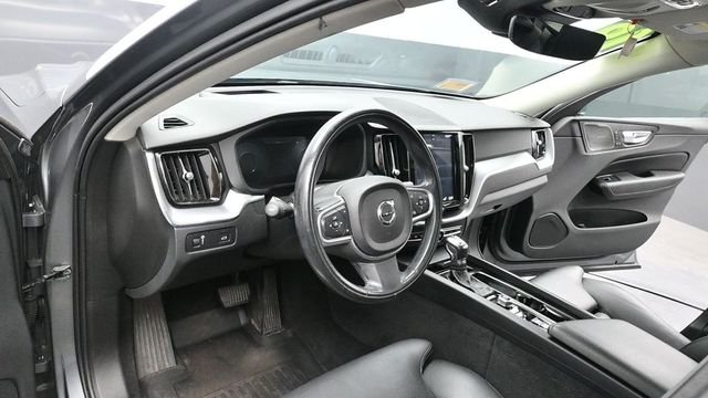 Used 2019 Gray Volvo T6 Momentum image 27
