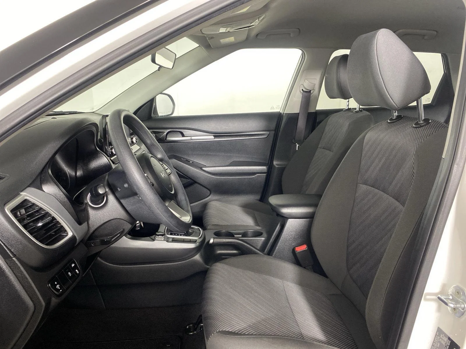 Used 2022 Snow White Pearl Kia LX image 25