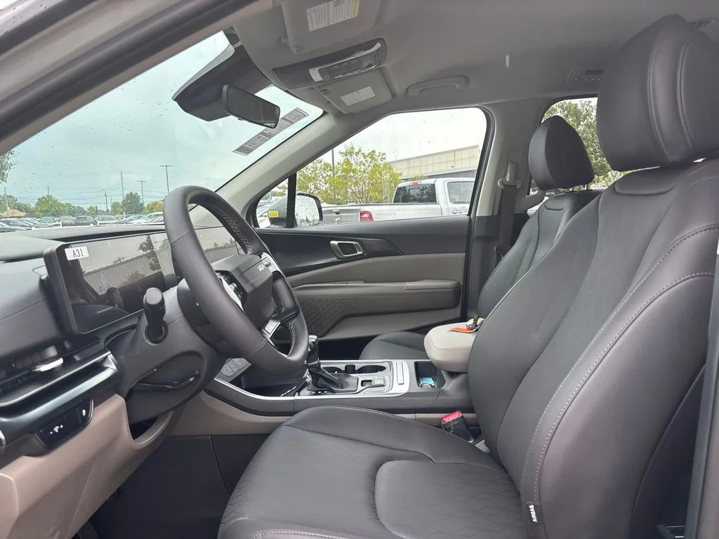 New 2027 White Kia LXS image 10