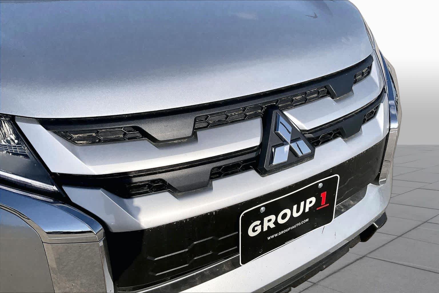 Used 2025 Alloy Silver Metallic Mitsubishi ES image 29
