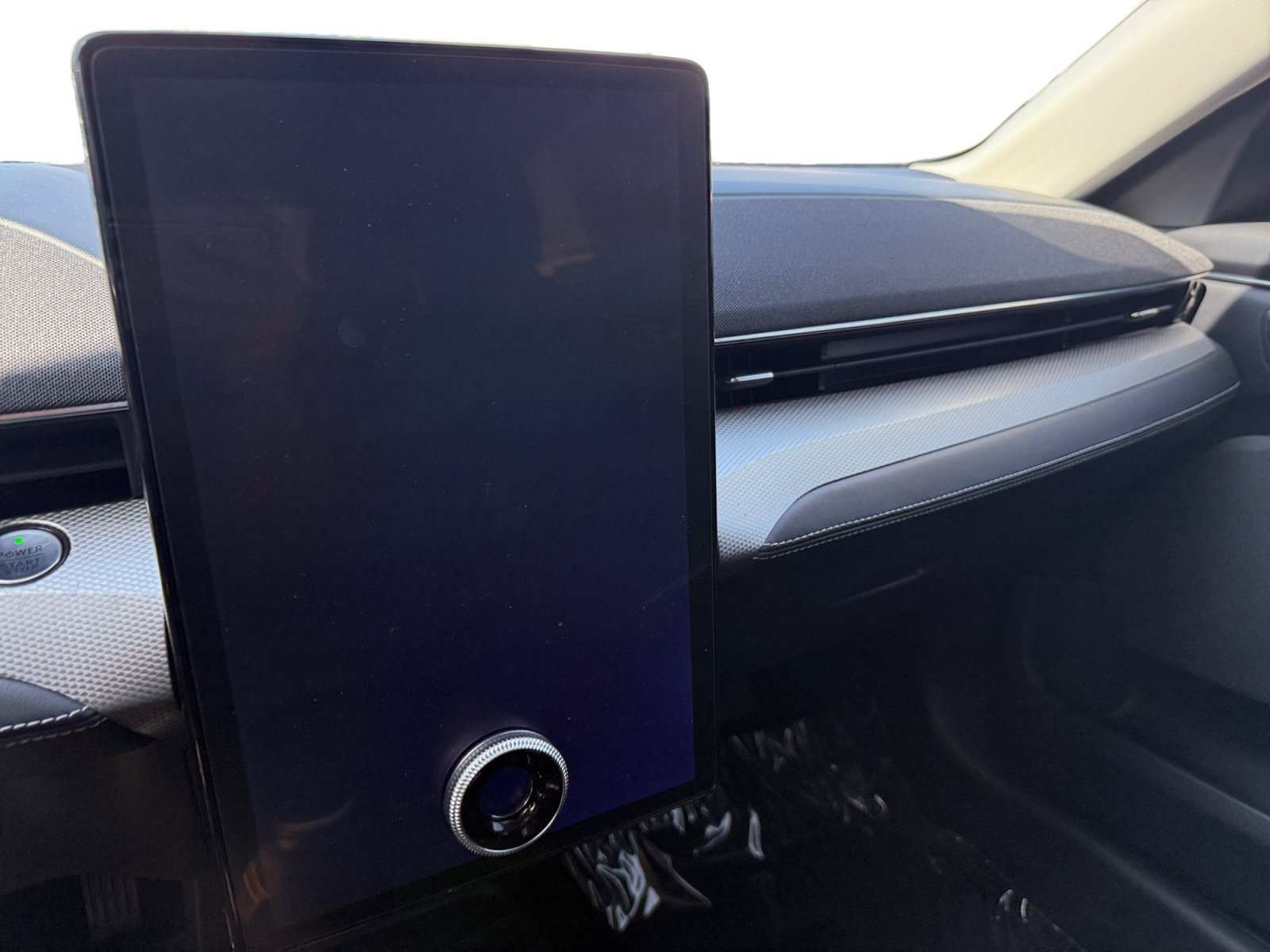 Used 2023 White Metallic Ford Select image 12