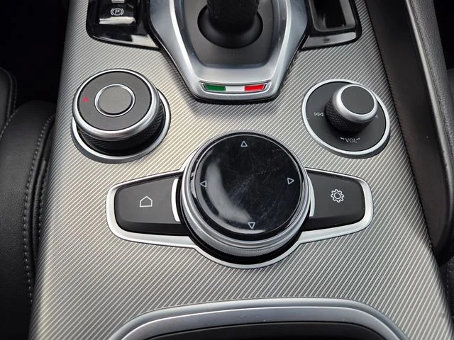 Used 2022 White Alfa Romeo Veloce image 29