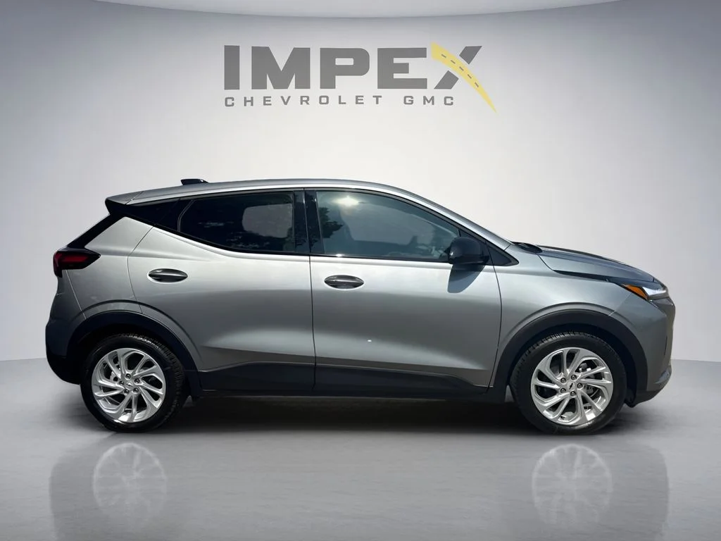 Used 2027 Gray Chevrolet LT image 6