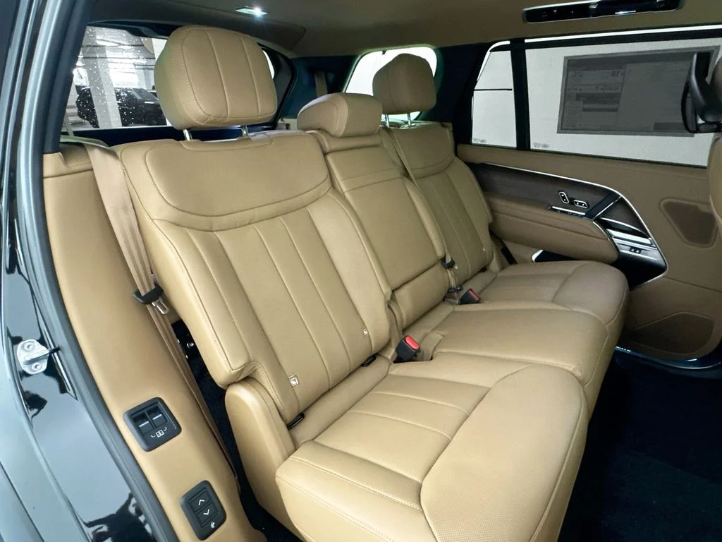 New 2026 Santorini Black Land Rover SE image 28