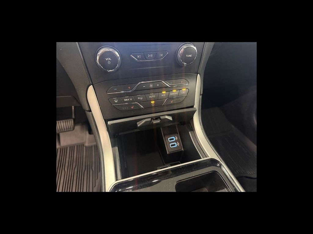 Used 2019 Silver Ford SEL image 24