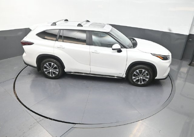Used 2026 Beige Toyota XLE image 30