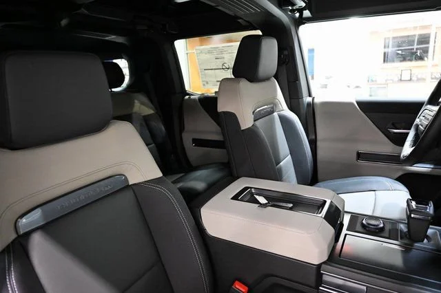 2026 GMC HUMMER EV 2X - Photo 8