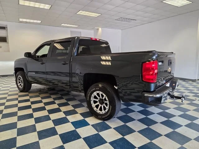 Used 2018 GRAPHITE METALLIC Chevrolet LT image 5