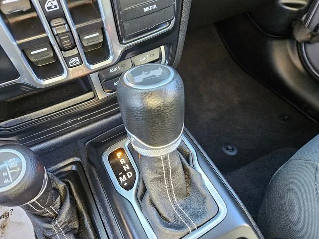Used 2020 Silver Jeep Unlimited Sahara image 30