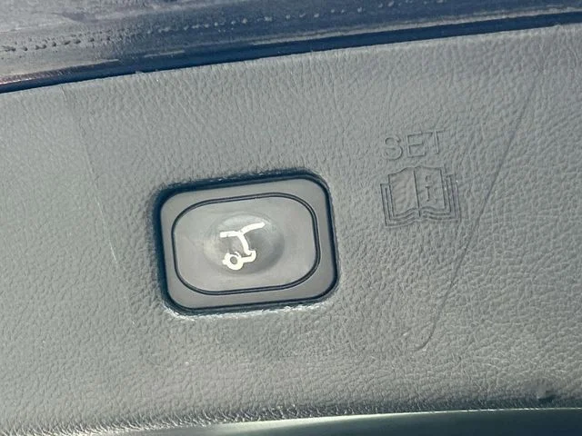 Used 2022 Black Ford SEL image 14