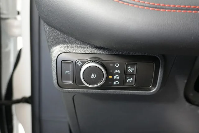 New 2026 Star White Metallic Tri-Coat Ford ST-Line image 18