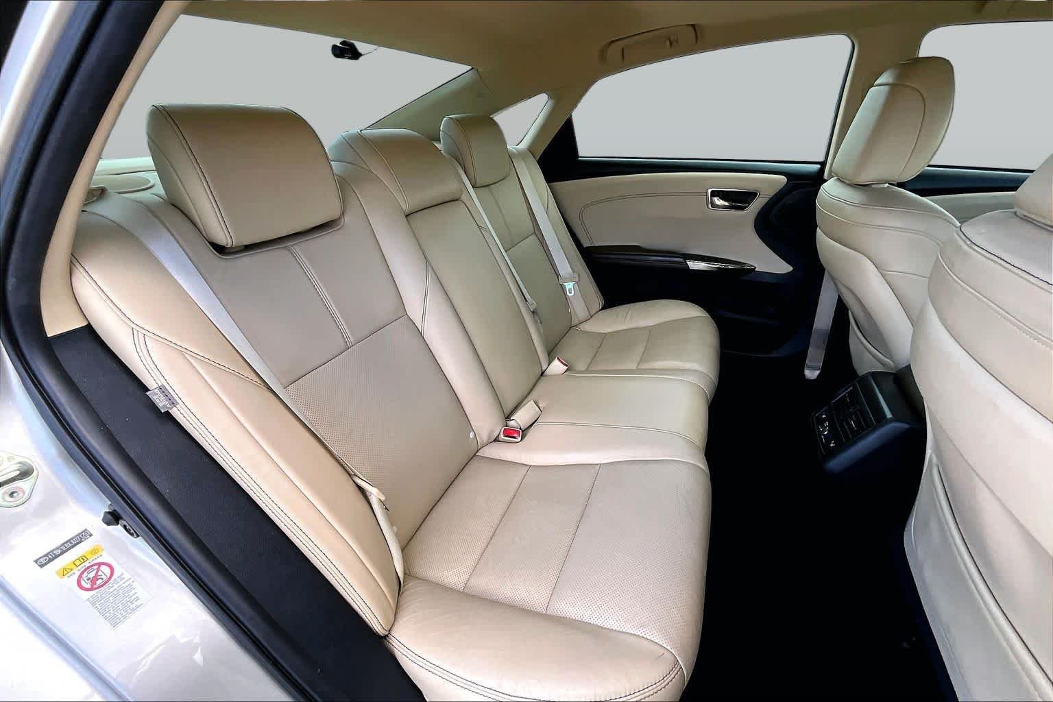 Used 2018 Creme Brulee Mica Toyota Limited image 20