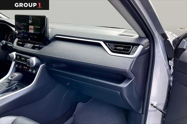 Certified Used 2025 SILVER SKY METALLIC Toyota  image 19