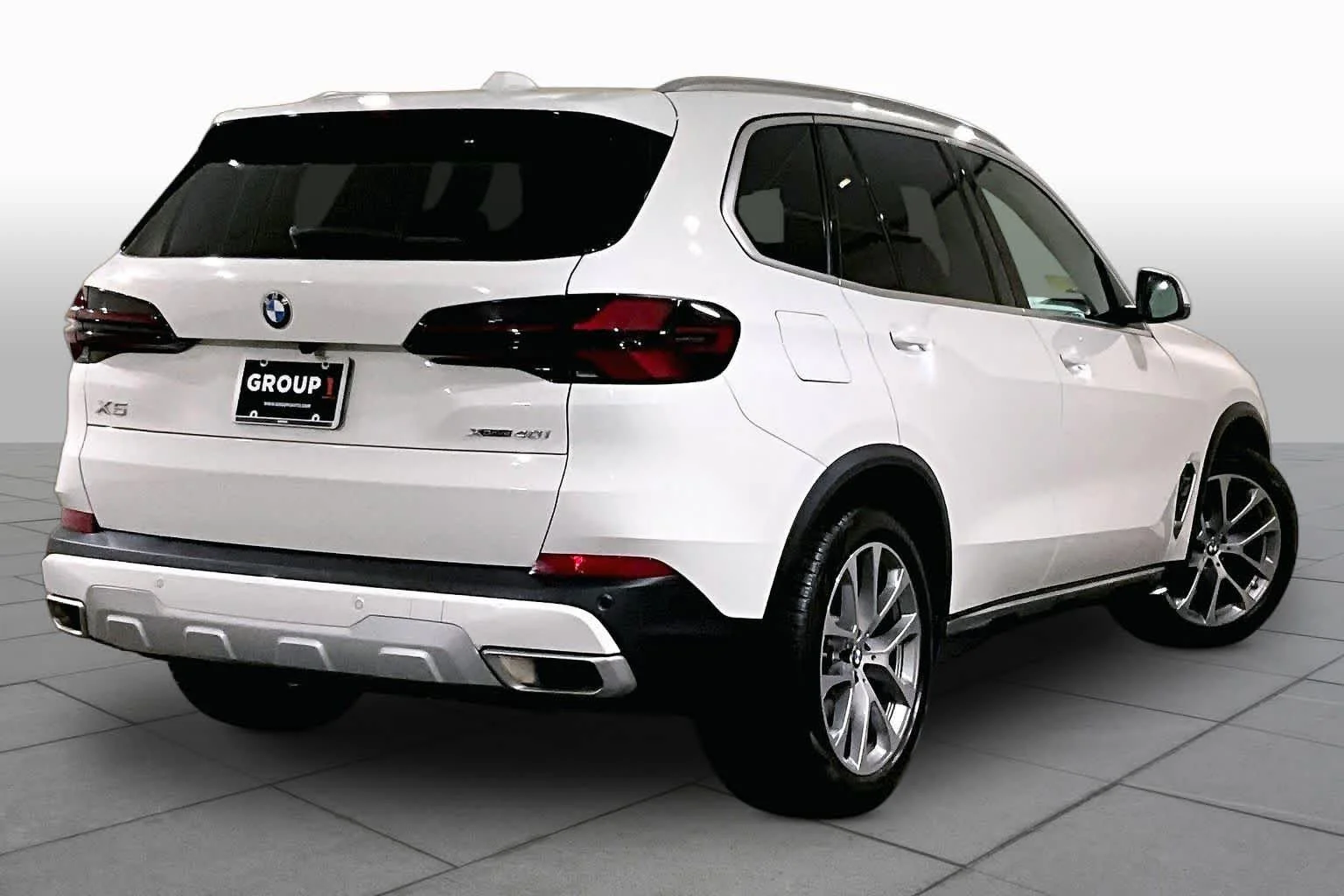 Used 2024 Alpine White BMW xDrive40i image 12