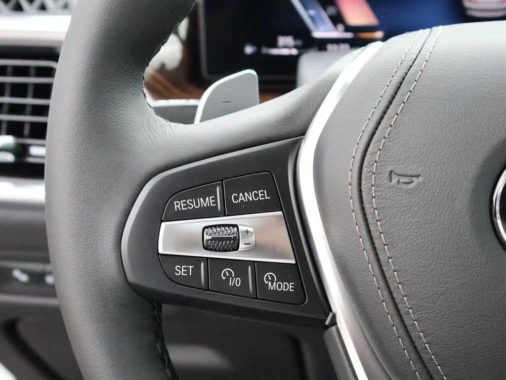 New 2026 White BMW xDrive40i image 32