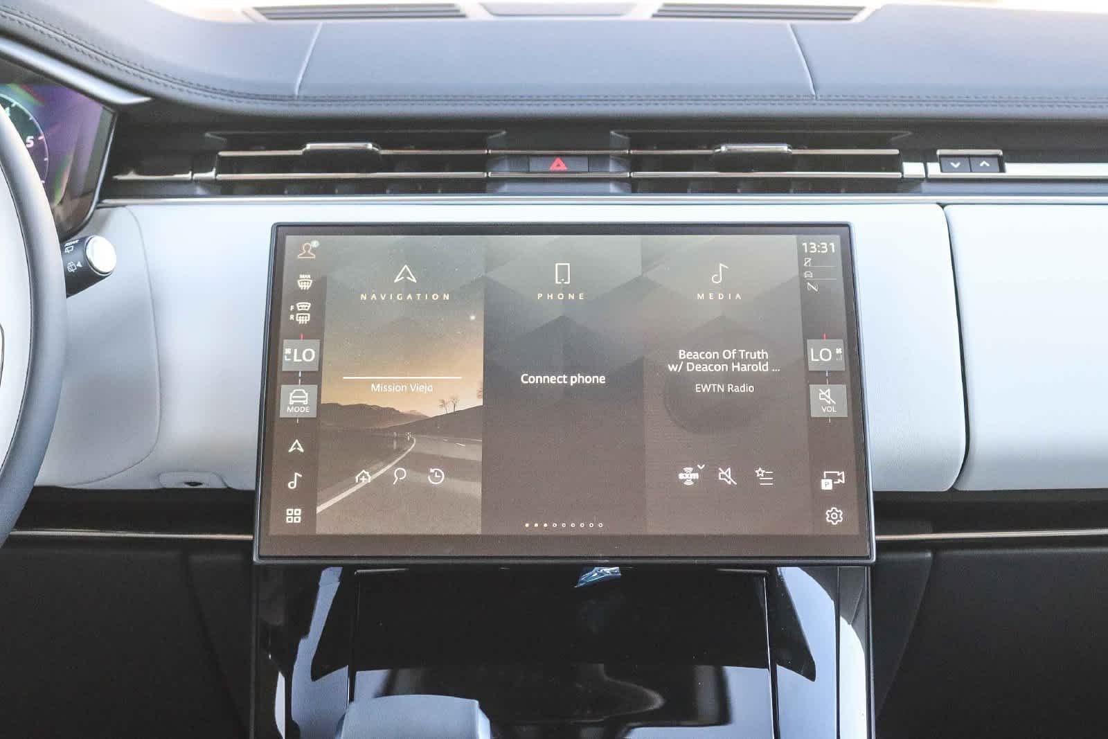 New 2027 Fuji White Land Rover Battersea Edition image 13