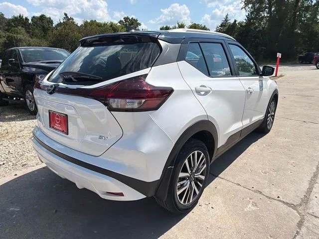 Used 2023 White Nissan SV image 3