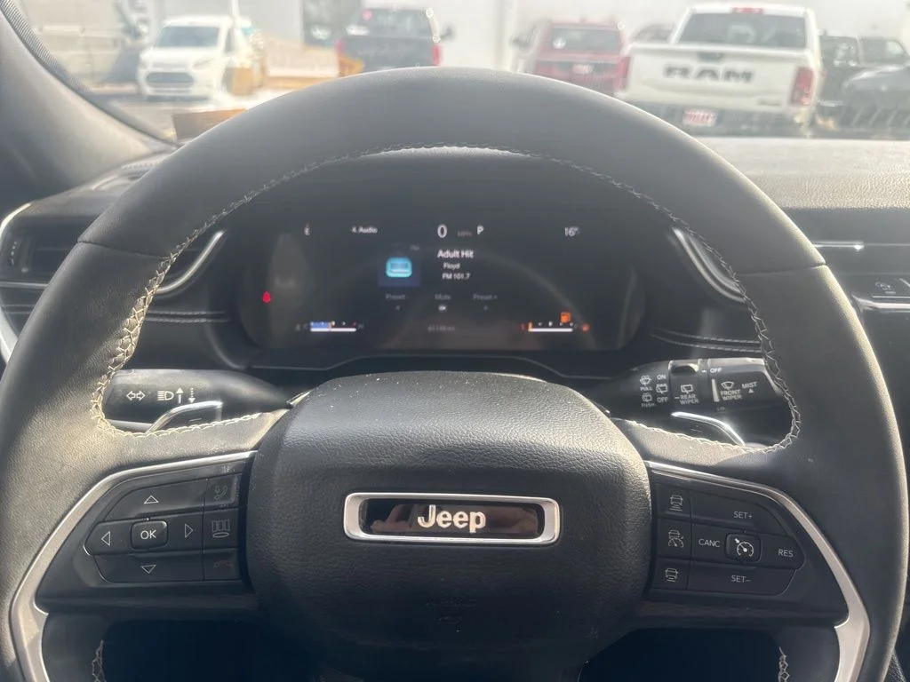 Used 2024 Silver Jeep Altitude image 5