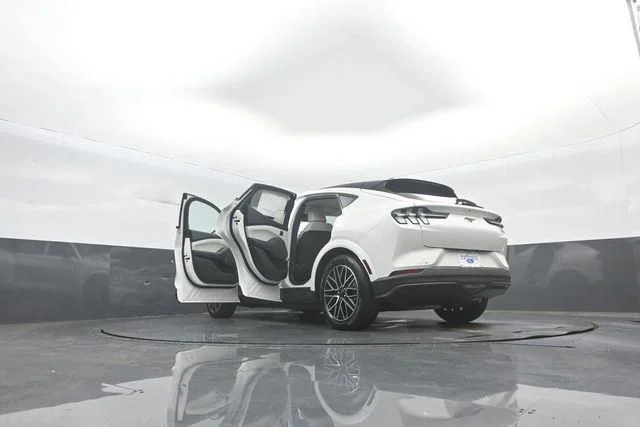 New 2026 Star White Metallic Tri-coat Ford Premium image 45