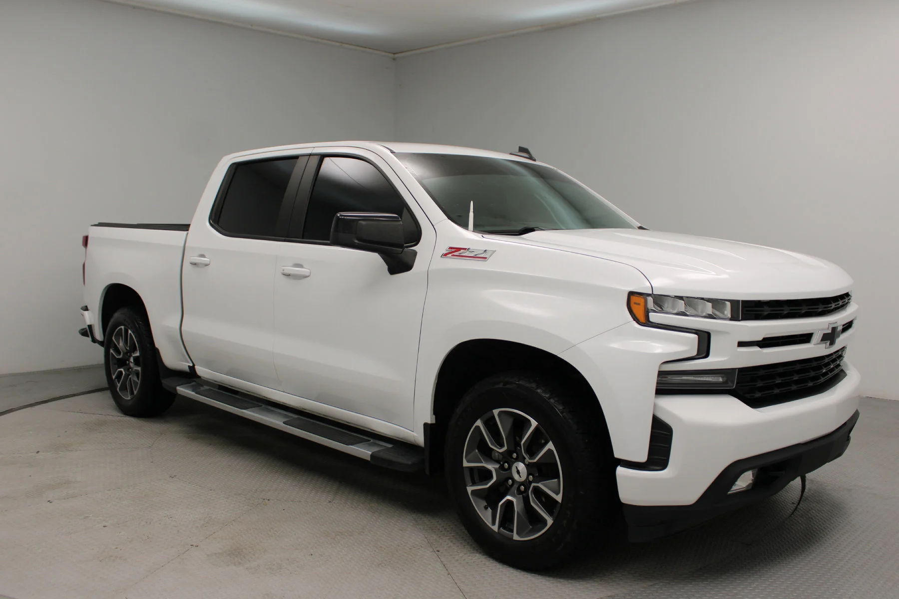 Used 2022 Summit White Chevrolet 4WD Crew Cab 147 RST image 24