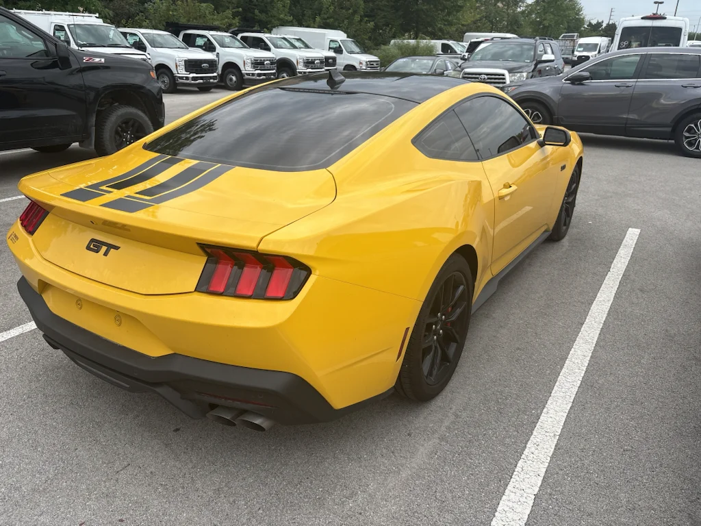 Used 2024  Ford GT image 4