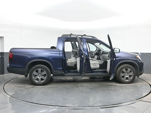 Used 2020 Obsidian Blue Pearl Honda RTL-E image 52
