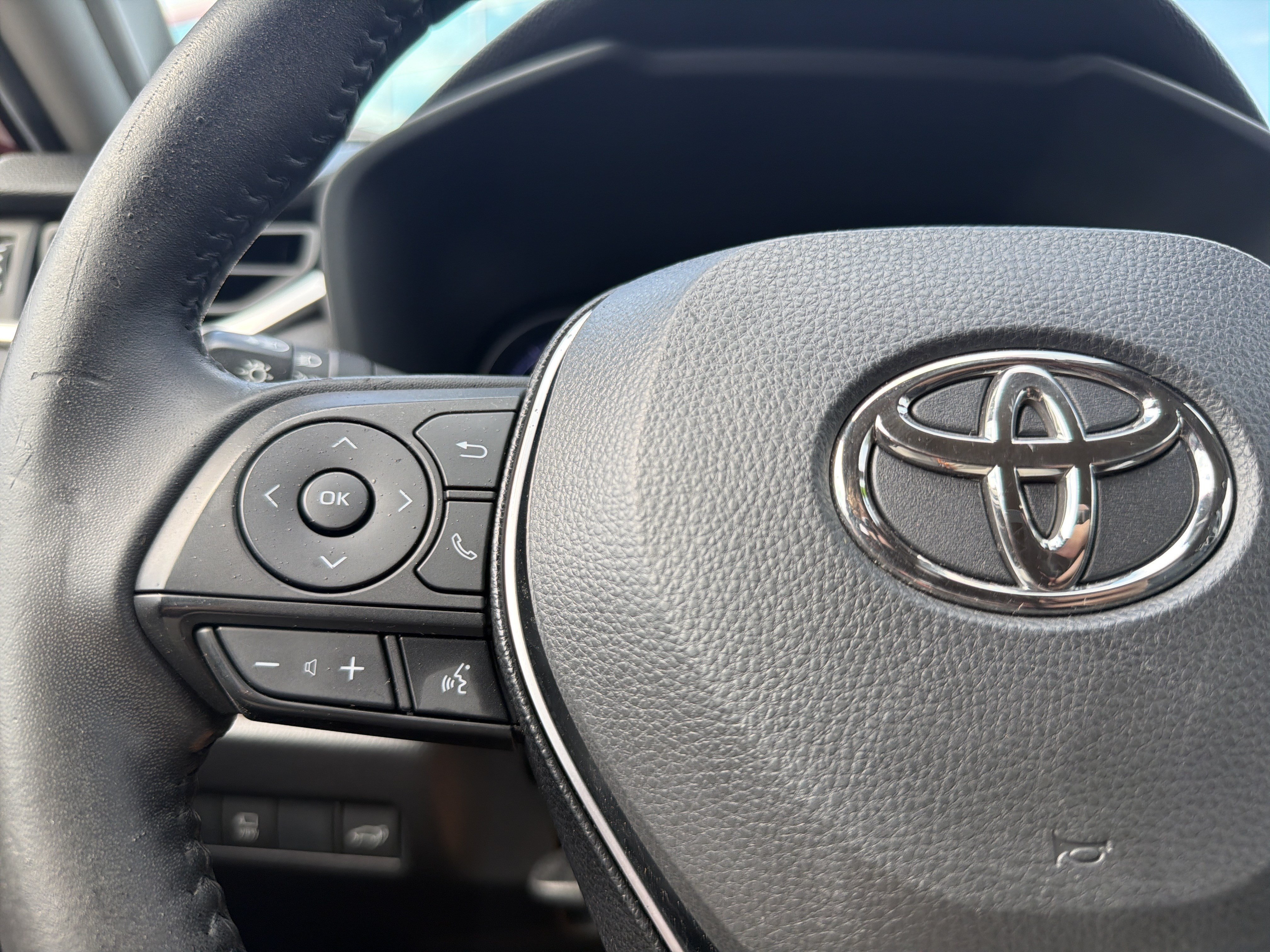Used 2019 Pearl Toyota Limited image 10