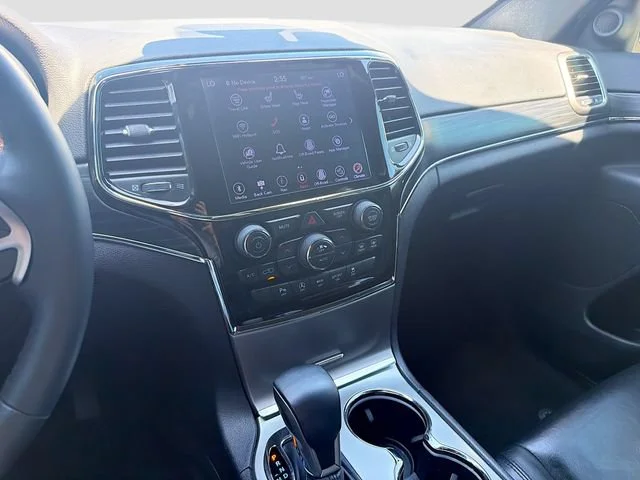 Used 2019 Diamond Black Crystal Pearlcoat Jeep Limited image 27