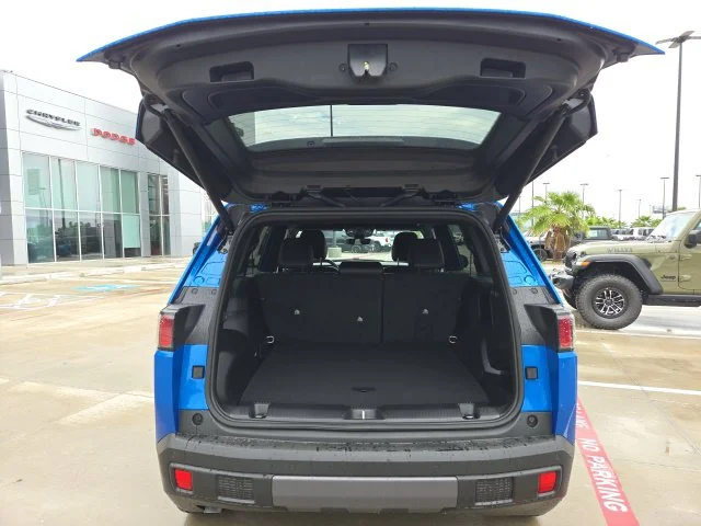 New 2026 Hydro Blue Pearl-Coat Exterior Paint Jeep Limited image 7