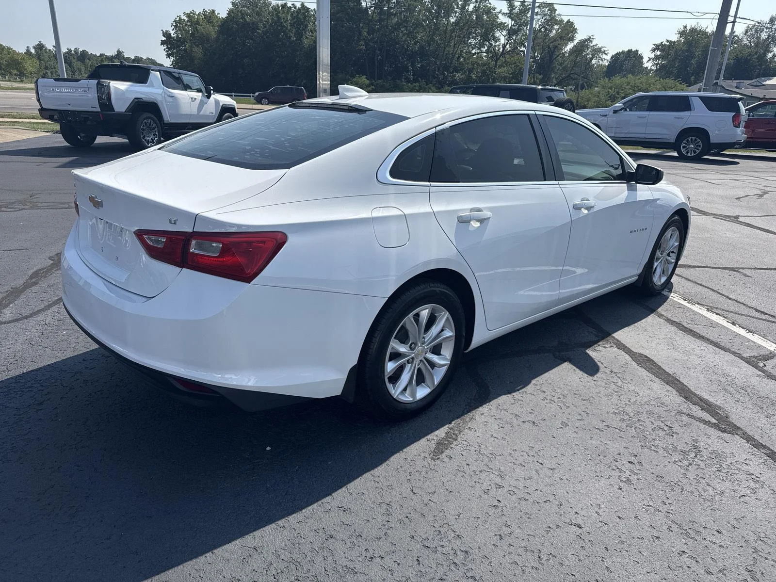 Used 2023 SUMMIT WHITE Chevrolet LT image 4
