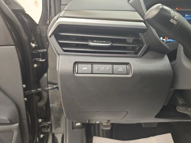 Used 2025 Super Black Clearcoat Nissan 2.5 SV image 30