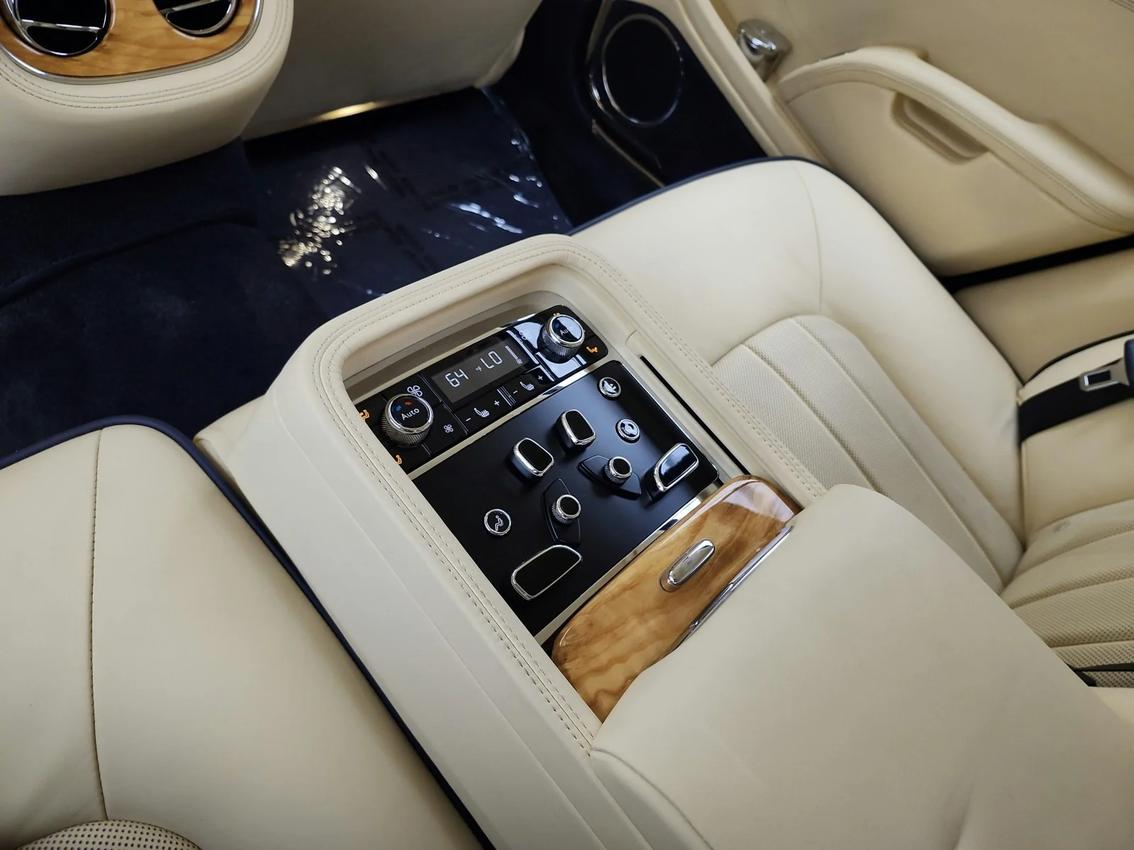 Used 2012 Oxford Blue Solid Bentley 4dr Sdn image 15