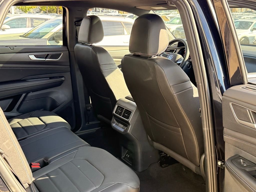 New 2026 Deep Black Pearl Volkswagen 2.0T SEL image 30