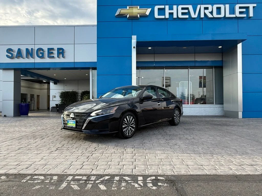 Used 2025 Black Nissan 2.5 SV image 2