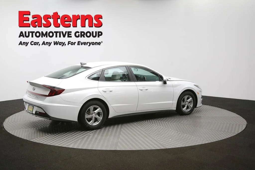 Used 2022 White Hyundai SE image 38