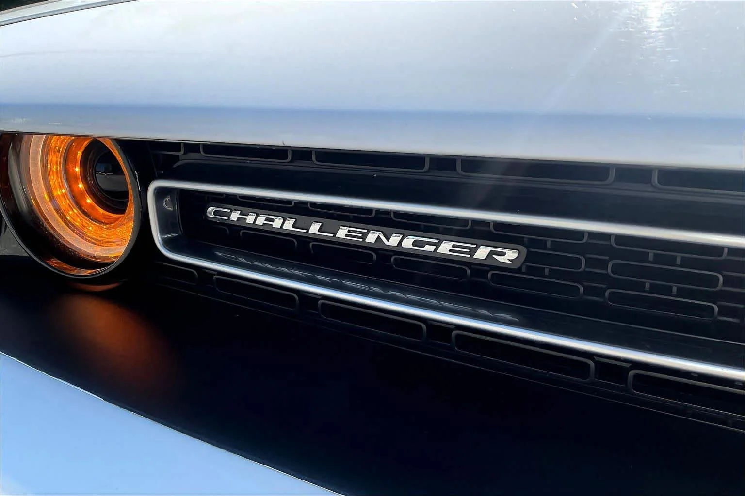 Used 2019 White Knuckle Clearcoat Dodge SXT image 10