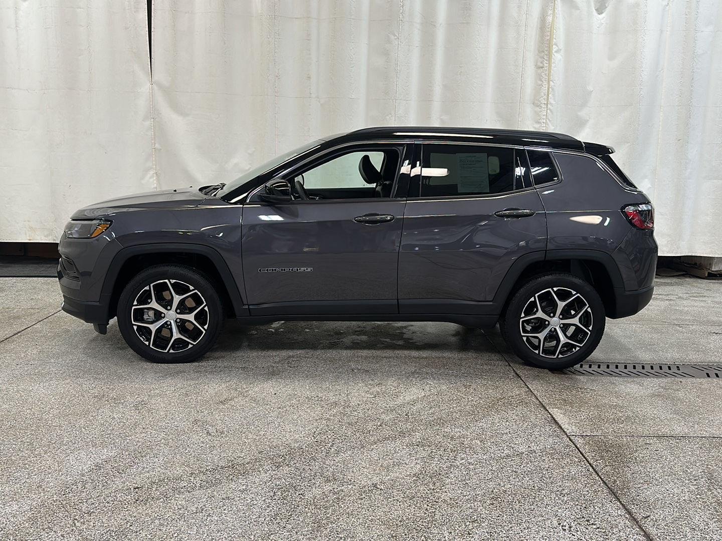 Used 2024 Jeep Compass Limited with VIN 3C4NJDCN3RT126029 for sale in Waconia, Minnesota
