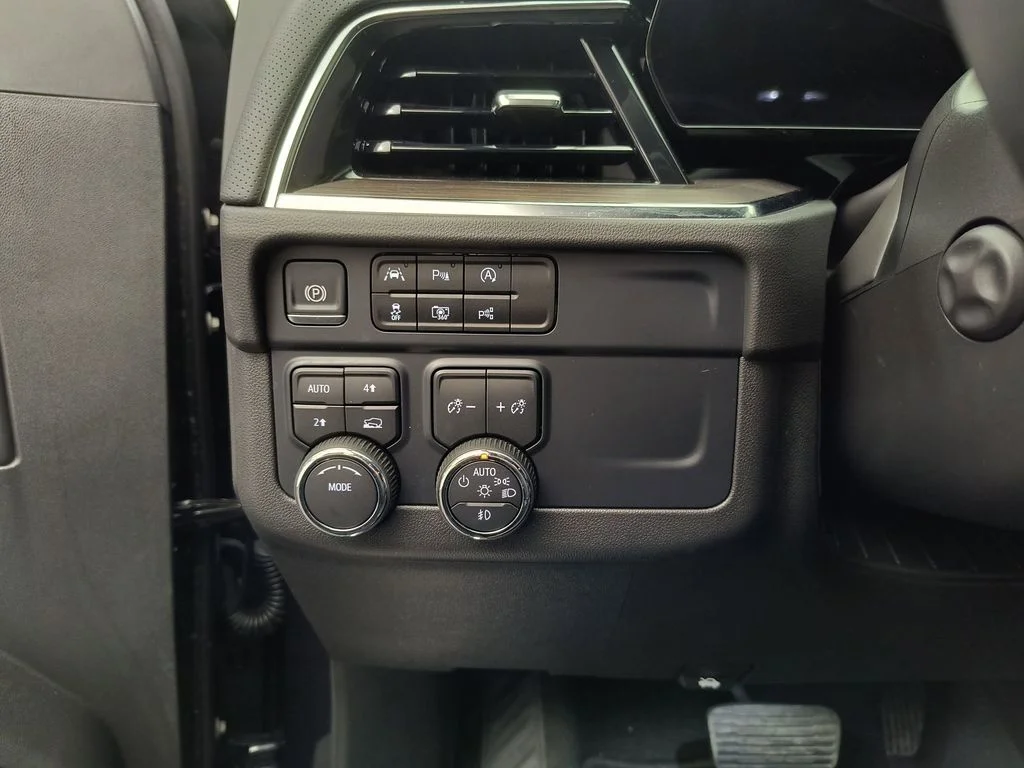 Used 2025 Dark Ash Metallic Chevrolet Premier image 27